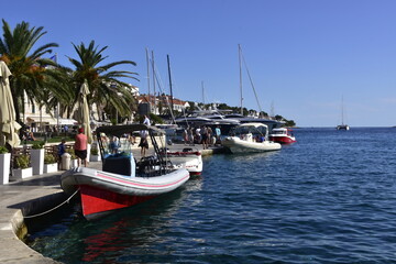 Fototapeta premium miasto Hvar, Dalmacja, Chorwacja, wyspa, wakacje, zwiedzanie