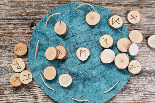 Runa Bilder Durchsuchen 3,090 Archivfotos, und Videos