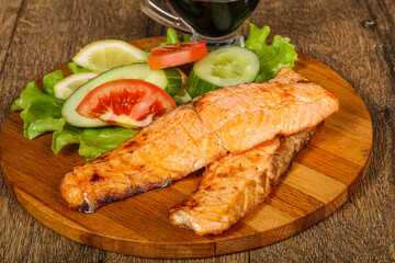 Grilled salmon served vegetables and lemon