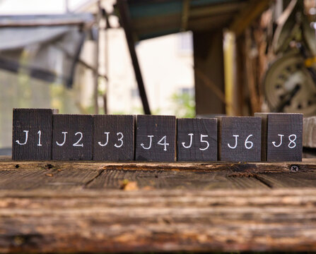 数字　記号　J1　J2　J3