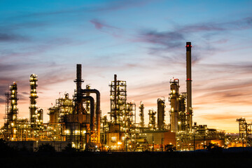 Plakat Night scene of oil refinery plant and power plant of Petrochemistry