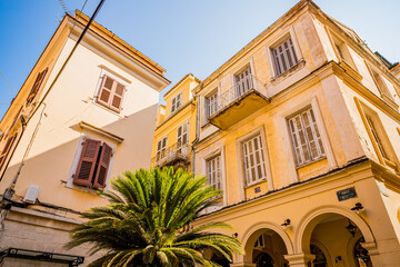 Dans les rues de la vieille ville de Corfou
