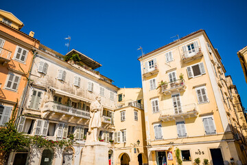 Dans les rues de la vieille ville de Corfou