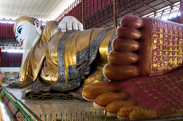 Myanmar. Yangon. The large reclining buddha of Kyaukhtatgyi Pagoda - obrazy, fototapety, plakaty