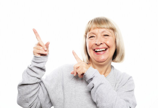 Photo portrait of happy old lady having idea raising finger up isolated on white background