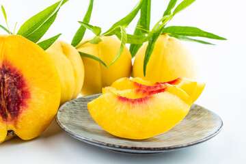 Red heart yellow peach, a specialty fruit in Yanling, Hunan, China