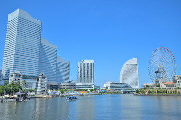 Fototapeta na wymiar 横浜市みなとみらいの汽車道からの風景。