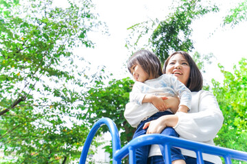 母親 抱っこ 子ども