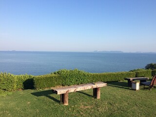 ベンチ 海