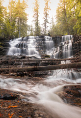 Obraz premium Revelstoke waterfall
