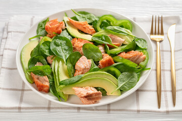 salmon spinach avocado and green pepper salad