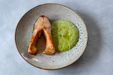 Trout with mashed young green peas.
