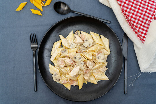 Pasta Penne with jam, Chicken and Mushroom under Parmesan Cheese