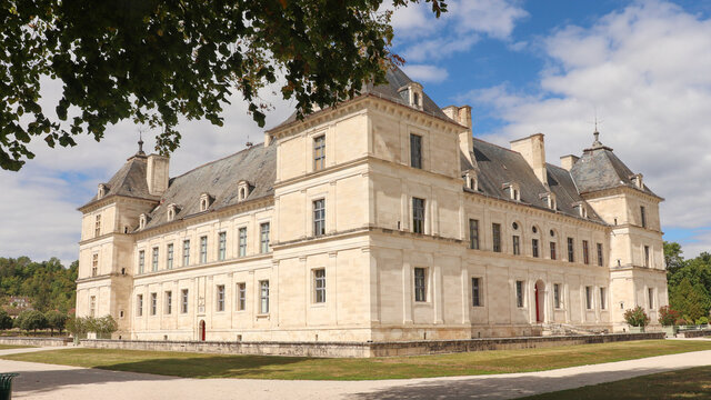 Bourgogne -Yonne - Château d'Ancy-le-Franc - Façades Sud et Est