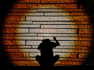 Obraz premium 壁をたたく男性シルエット