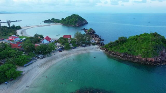 Bo Thong Lang Bay Located in Bang Saphan District Prachuap Khiri Khan Province It is a small bay in the shape of a semicircle. When the sea is calm You can see the clear blue sea.