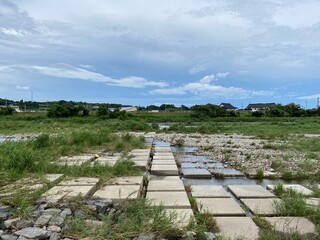 田舎の整備された川辺