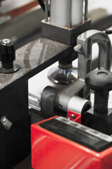 Workpiece clamping device