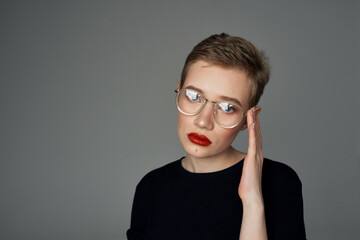 beautiful woman with glasses fashion isolated background