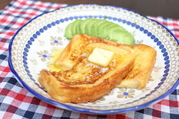 フレンチトーストとアボカド