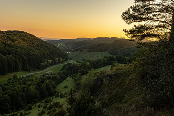 Sonnenuntergang in den H&uuml;geln von Franken in Oberfranken Bayern Deutschland