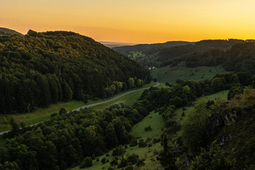 Sonnenuntergang in den Hügeln von Franken in Oberfranken Bayern Deutschland