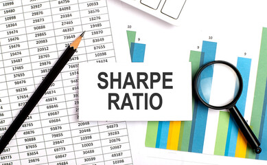 Obraz premium SHARPE RATIO text on white card on the chart background