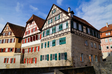 Fototapeta na wymiar beautiful old timber-framed houses in Schwabisch Hall in Germany