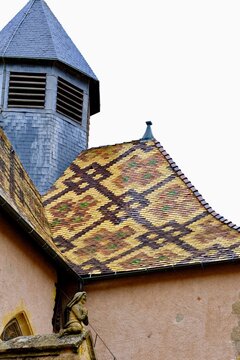 le prieur&eacute; toiture l'ambierle village loire