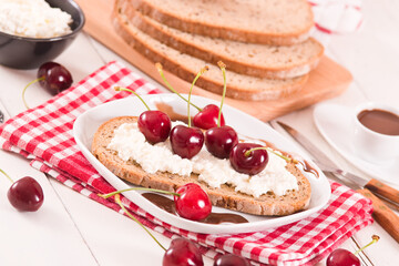 Rye bread with cottage cheese and cherries.