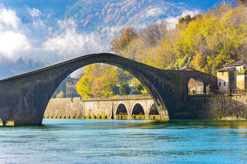  The ancient asymmetrical arch
