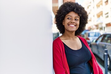 Young african american girl smiling happy standing at the city. © Krakenimages.com