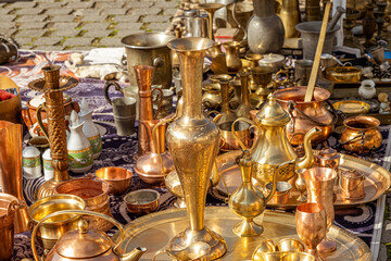 Fototapeta na wymiar copper pots at the gypsy fair