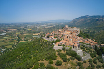 Fototapeta na wymiar aerial view of the medieval town of sermoneta latina
