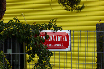 Plaque de rue rouge, Prague 5 Smichov
