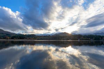 Obraz premium Reflection of clouds on water at sunset