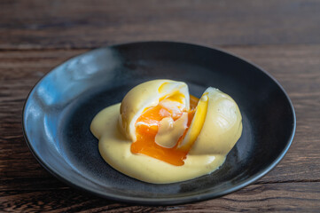 黄身があふれ出すウフマヨ