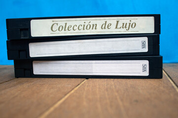 PELICULAS VHS DE COLECCIÓN DE LUJO CON FONDO AZUL