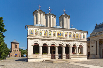 Fototapeta na wymiar Patriarchal Palace and Cathedral in city of Bucharest, Romania