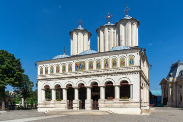 Fototapeta premium Patriarchal Palace and Cathedral in city of Bucharest, Romania