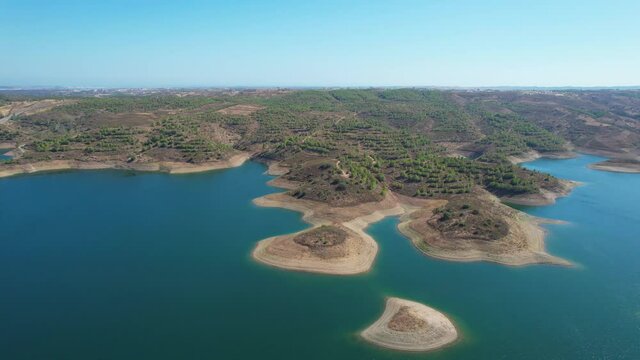 The Odeleite Dam, located in the municipality of Castro Marim in the Algarve, was built on the River Odeleite, which rises in the uplands of the Serra do Caldeir&atilde;o and flows into the Rio Guadiana.