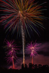 Allassac (Corrèze, France) - Feu d'artifice de la fête annuelle du village tiré depuis le stade du Colombier