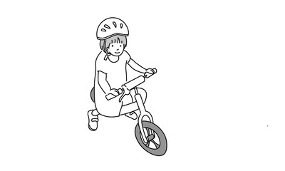 キックバイクの練習をする女の子