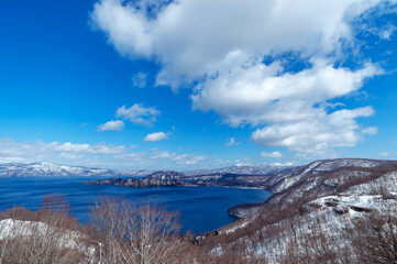 【十和田湖】紫明亭から眺めるまだまだ寒い早春の十和田湖と八甲田山