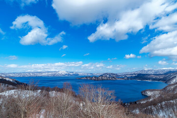 【十和田湖】紫明亭から眺めるまだまだ寒い早春の十和田湖と八甲田山