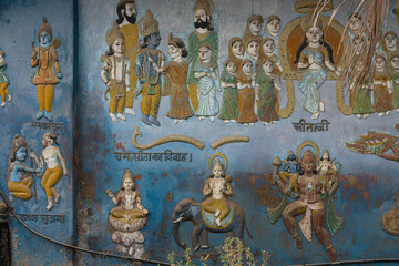 Fototapeta na wymiar ネパール　ヒンドゥー教の聖地ジャナクプルの壁に描かれた神々の壁画