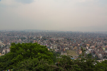 Fototapeta na wymiar ネパール　カトマンズのモンキー・テンプルとも言われるスワヤンブナート寺院から見えるカトマンズ盆地