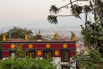 ネパール　カトマンズのスワヤンブナート寺院手前にある修道院　Maitreya Gumba