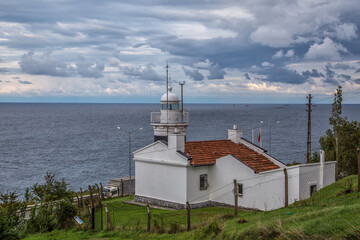 Fototapeta na wymiar The Lighthouse on Yoroz Cape in the Çarşıbaşı district of Trabzon