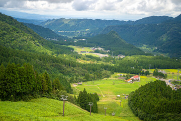 富山県富山市の立山連峰、鍬崎山、大品山、瀬戸蔵山の登山道の風景 A view of the trails in the Tateyama Mountain Range, Mt. Kuwasaki, Mt. Oshina, Mt. Setokura, Toyama city, Toyama prefecture. 